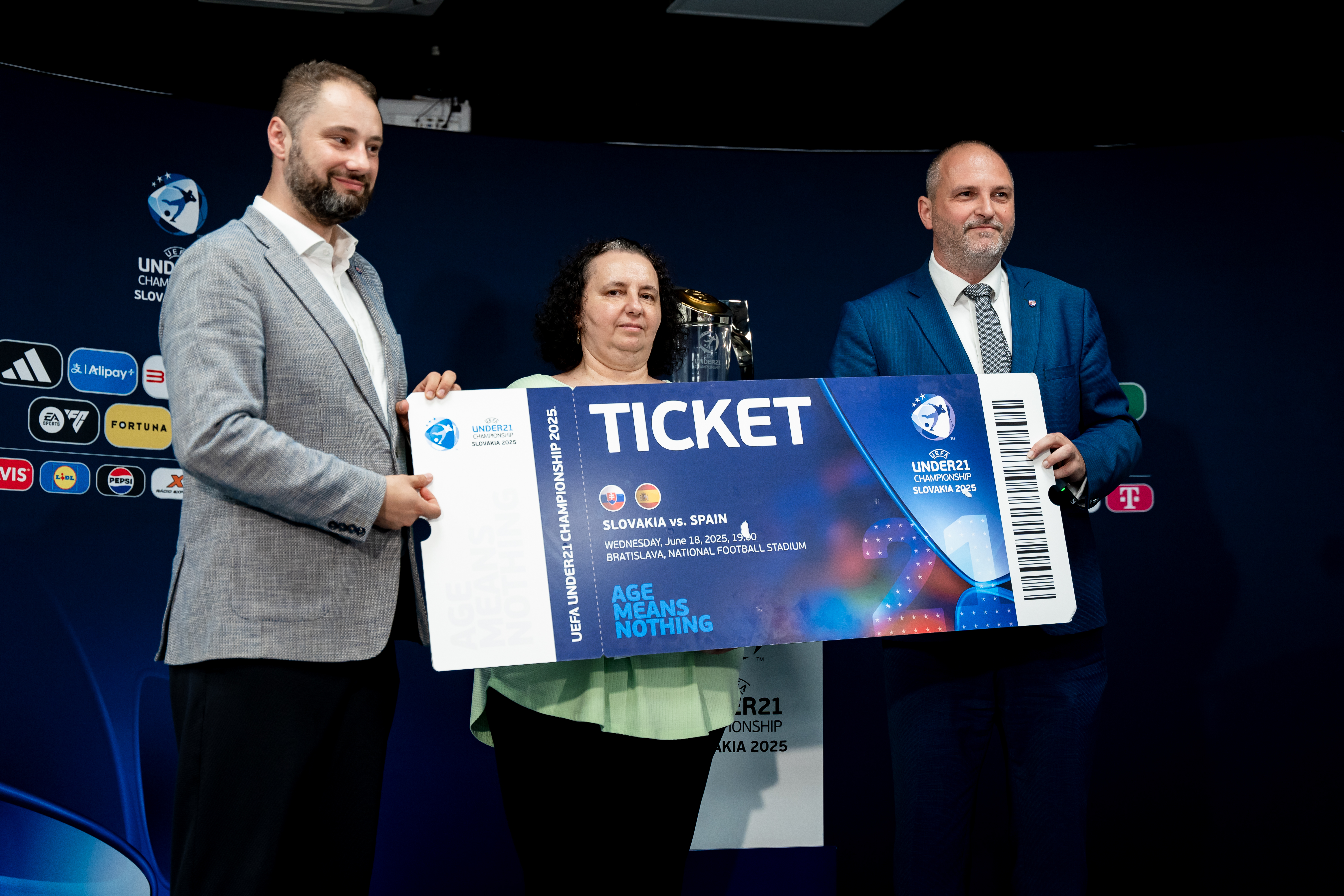 Tlacovy brifing - o pripravach sampionatu UEFA-24
